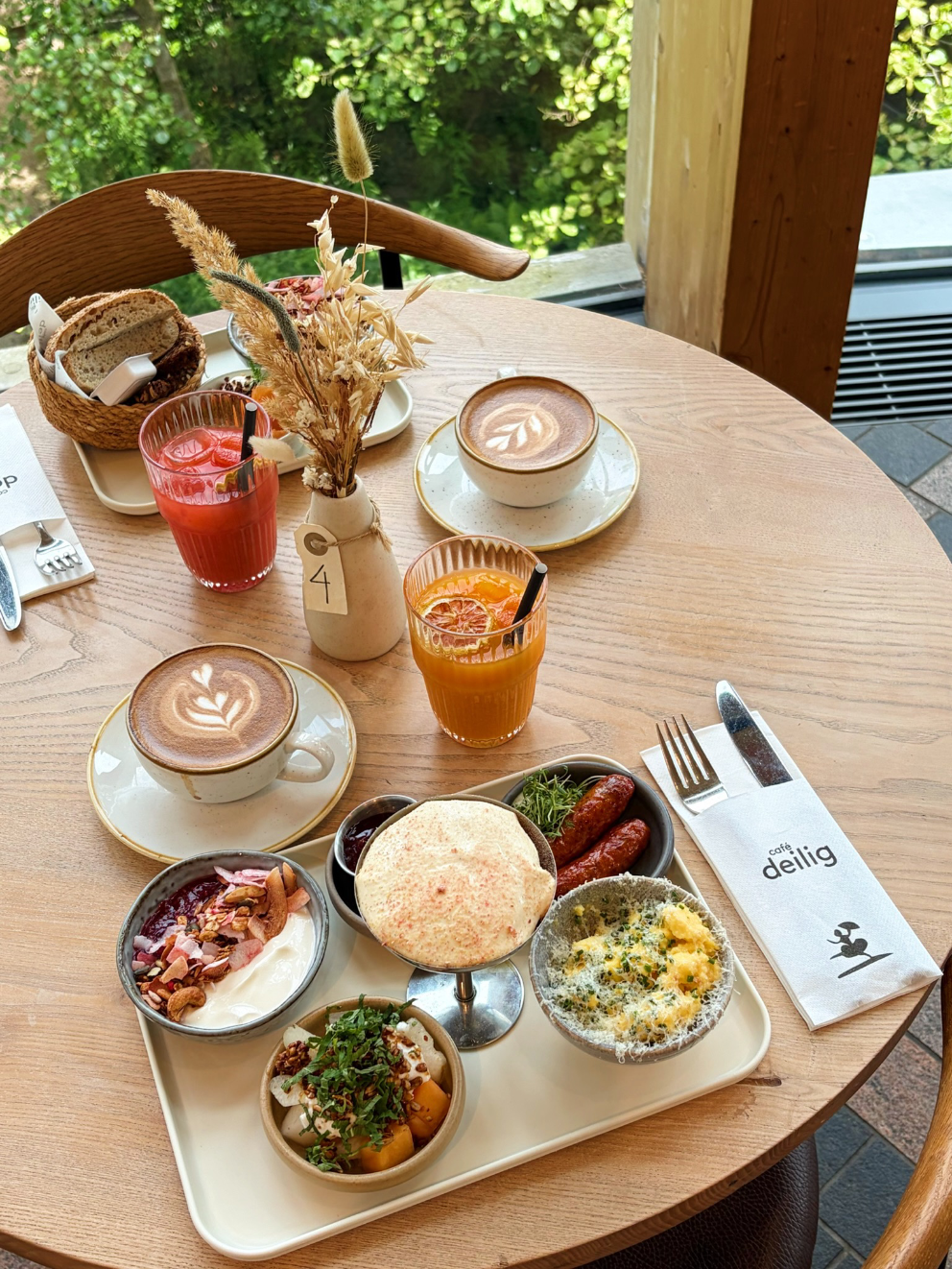 Book et bord online på café deilig - populært spisested til brunch